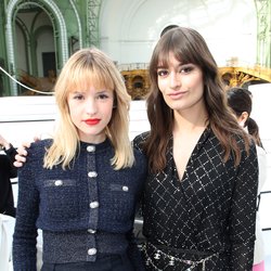 Angèle et Clara Luciani au défilé Chanel à la Fashion Week. Le 3 mars 2020 à Paris.