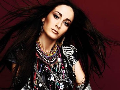 Kenza Farah a le "coeur prisonnier"