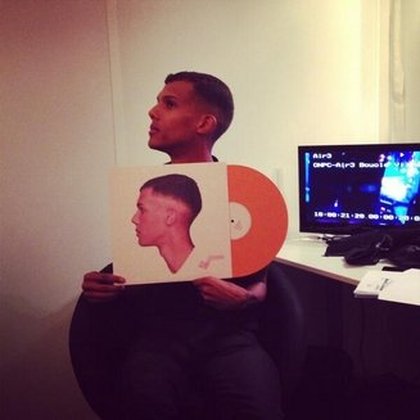 Stromae: Notre premier vinyle...ça fait bizarre ! 