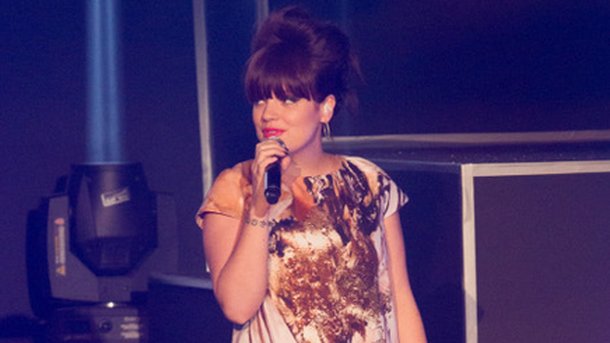 Lily Allen et Avicii dominent les charts en Angleterre !