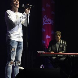 Loïc Nottet sur la scène du Concert Pop Love