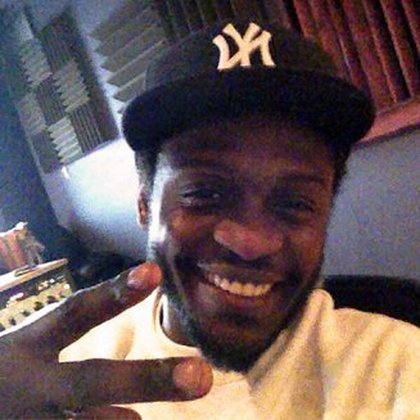Corneille:  En direct du studio...next album! Aujourd'hui gros feat. d'un grand grand MC... Ça arrive! RT maximum !