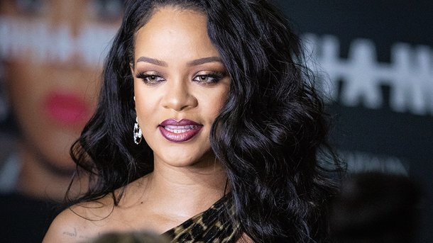 Rihanna répond avec humour à un tweet sur son album!