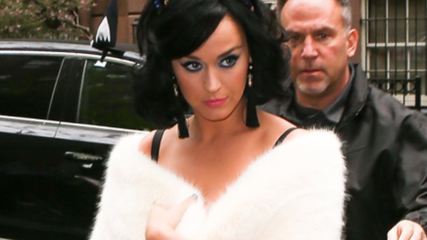 Katy Perry : émue aux larmes par le cadeau de ses fans pour son anniversaire!