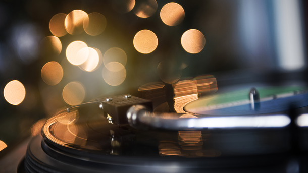 Noël 2025 : 5 vinyles indispensables à glisser sous le sapin