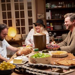 L'Esprit de famille : Guillaume De Tonquédec, Jeremy Lopez, Josiane Balasko