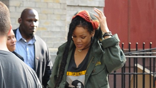 Rihanna opte pour un style «rasta» sur le tournage de «Ocean’s Eight»!