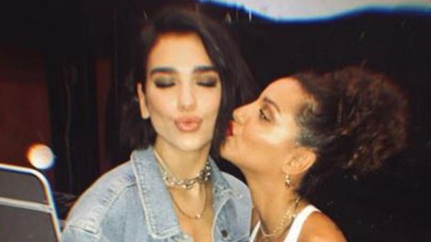 Tal et Dua Lipa, très proches lors du NRJ In the Park de Trélazé