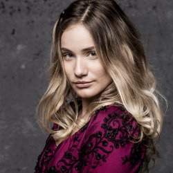 Megan Lanquar est Constance