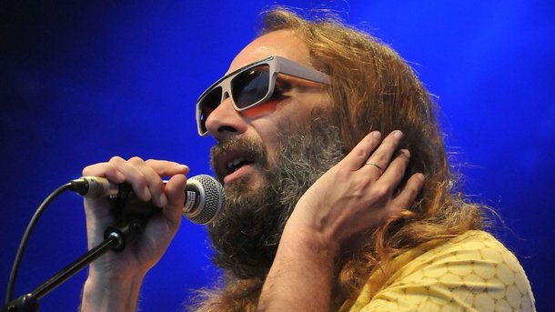 Cérémonie des Jeux paralympiques : la délicate performance de Sébastien Tellier sur « La Ritournelle »