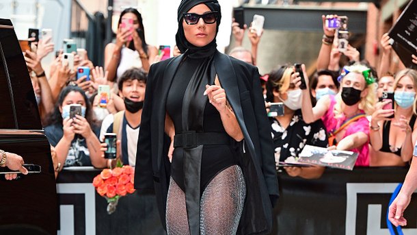 Lady Gaga de retour avec des looks fous