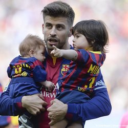 Gérard Piqué, Milan et Sasha à un match de Barcelone