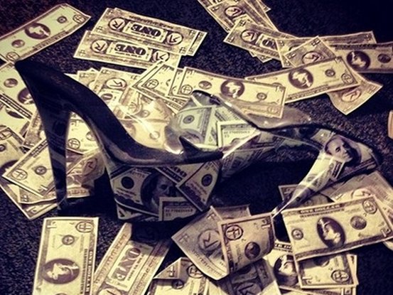 pour-it-up-instagram-rihanna