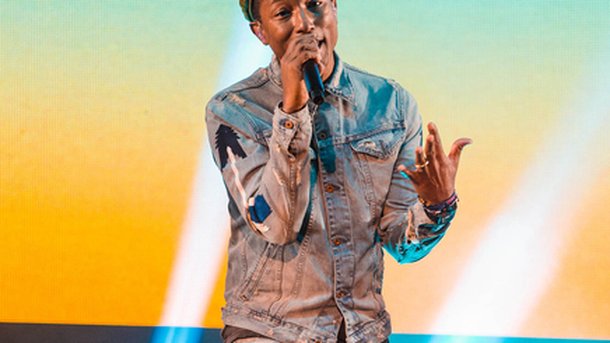 Pharrell Williams impressionné par un enfant sur scène!