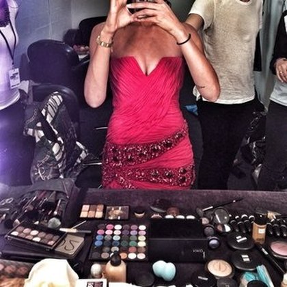 Shy'm: Slipped into a @onauratoutvu's red dress..