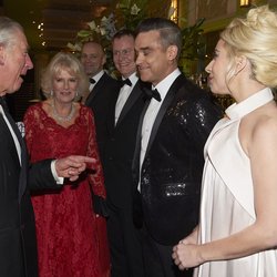 Robbie Williams et Lady Gaga rencontrent la famille royale