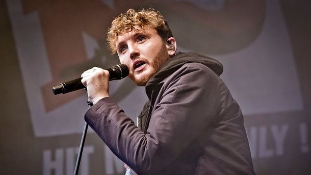 James Arthur est-il le nouveau Elvis Presley?