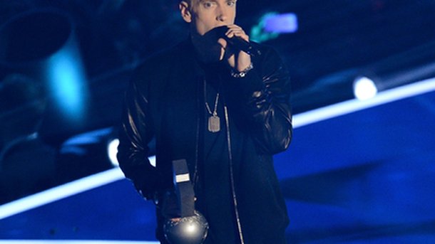 Eminem dévoile un extrait du clip de « Rap God » !