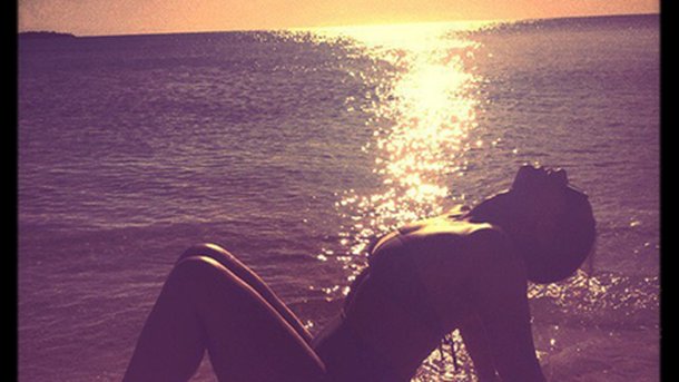 Alicia Keys: plus sexy que jamais à la plage!