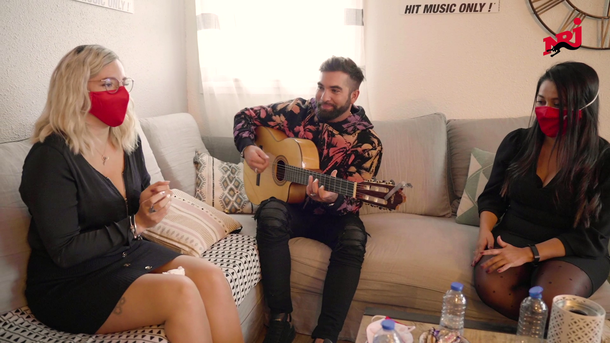 Kendji débarque chez une auditrice pour lui faire écouter son nouvel album en exclusivité !