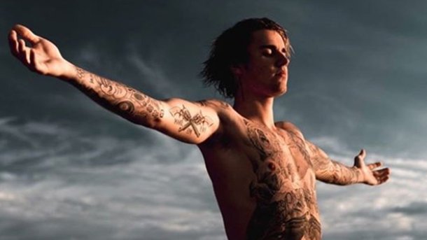 Justin Bieber: toutes les fois où il a dévoilé son torse nu