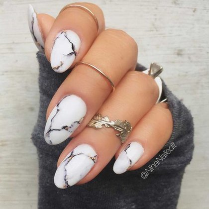 Faux-ongles en acryliques