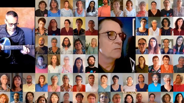 Francis Cabrel chante « Des hommes pareils » au milieu des 900 choristes Grand Choral Buissonnier !