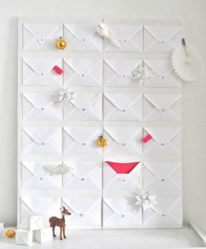 Un calendrier de l'Avent épuré à partir d'enveloppes