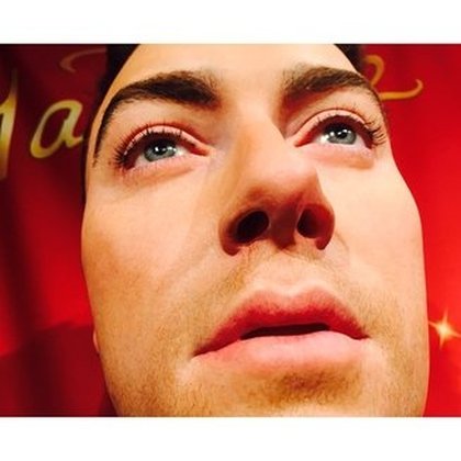Sam Smith lors de l'inauguration de sa statue de cire à San Fransisco