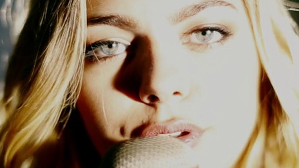 Louane: elle rend hommage à ses collaborateurs tués au Bataclan