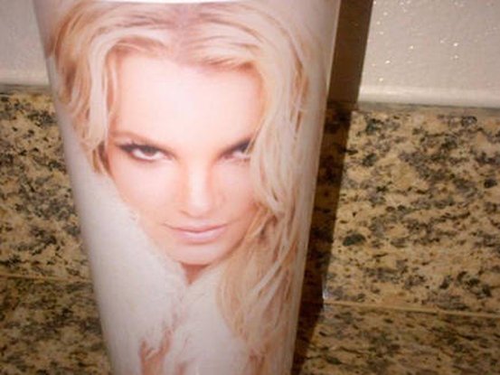 lady-gaga-jamais-sans-sa-thermos-britney-spears