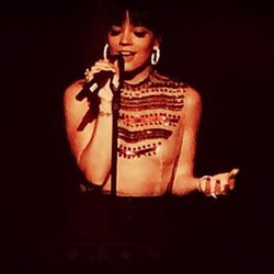 lily-allen-son-album-sheezus-premier-des-charts-en-anglet