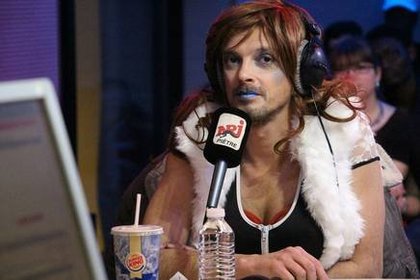 Lundi 9 Mars 2015 Cauet fête la journée de la femme