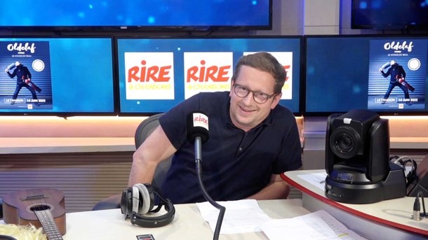 Monsieur D face à  Oldelaf : "Bonjour à toutes et à tous, je suis Frédéric Vaysse alias Monsieur D. , quand le groupe s’appelait  encore « Oldelaf et Monsieur D ». Un album ensemble, « l’album de la maturité ». Selon les critiques, le plus bel album de tous les temps, avec, peut-être, l’album blanc des Beatles !.."