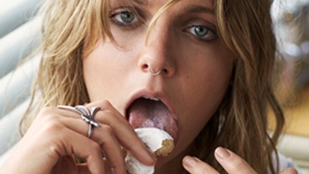 Tove Lo : topless sur scène à Londres!