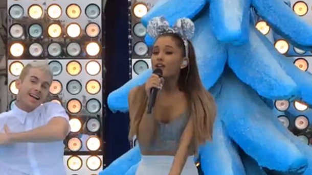 Ariana Grande : super sexy en reine des neiges!