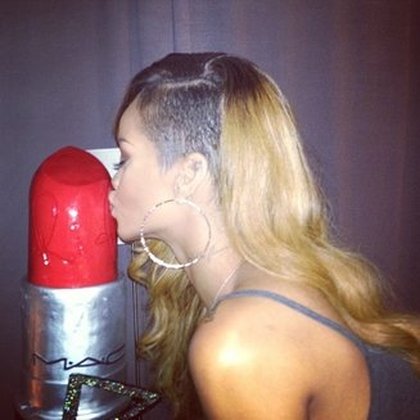 Rihanna : Ce truc était trop cool !!#gateau #macririwoo