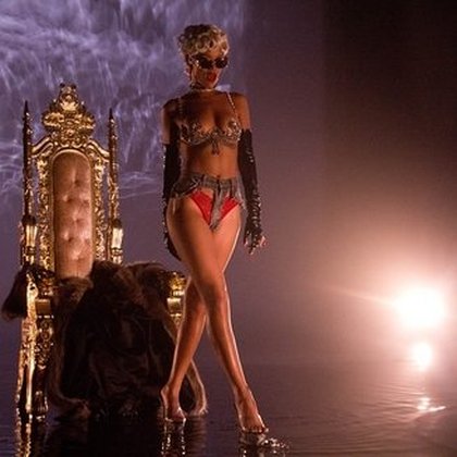  ©instagram rihanna