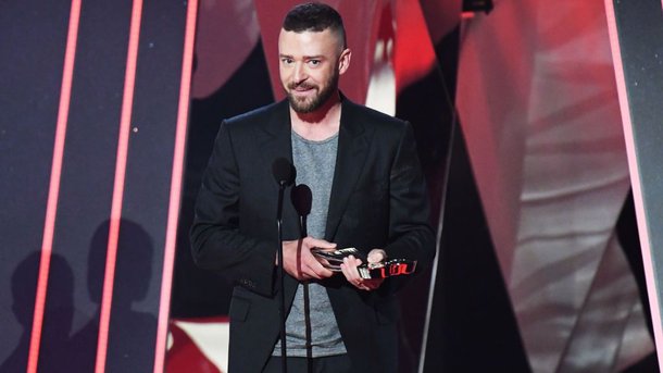 Justin Timberlake vs Adam Levine: le match des pianistes