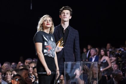 Louane et Shawn Mendes - NRJ Music Awards 20th Edition