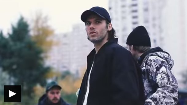 Orelsan partage les coulisses du tournage du clip de «Tout va bien»