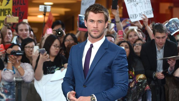 Chris Hemsworth : se met au selfie