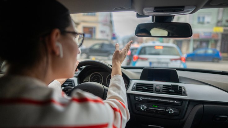 Les infos du Réveil Chérie : une voiture chinoise lance des émojis sur les mauvais conducteurs