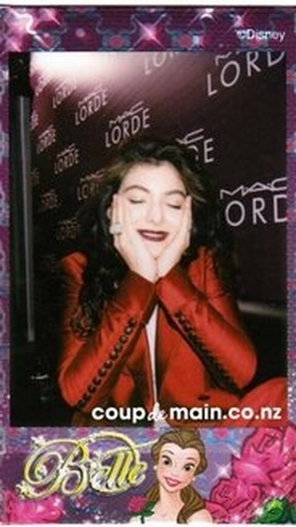 Lorde: pure heroine in nz stores friday...... 
