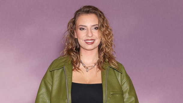 Léa (Star Academy) chante son nouveau single en live à Bercy