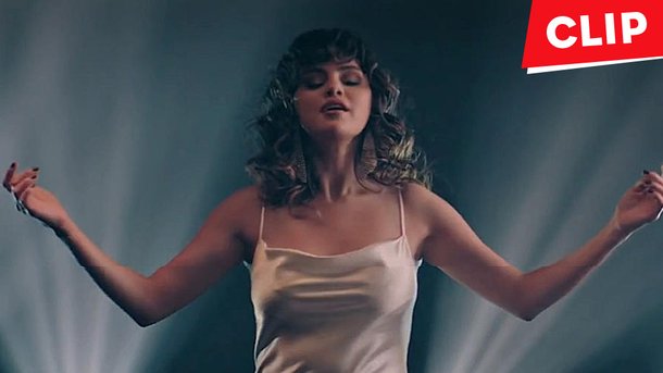 Selena Gomez dévoile le hit sexy «Dance Again»