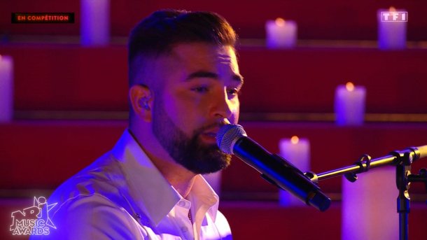 Kendji Girac chante en live «Évidemment»