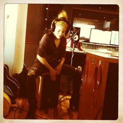 Shakira: La plus méchante des joueuses de cajón de la ville!!! Shak