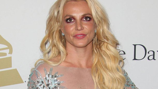 Britney Spears est super fière de ses abdos!