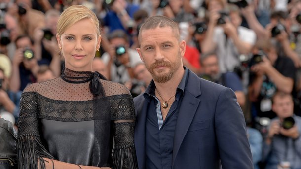 « Mad Max » : le réalisateur revient sur le clash entre Charlize Theron et Tom Hardy